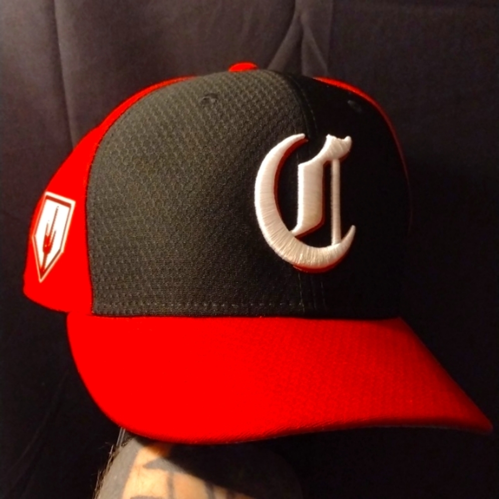 New Era "c"7¾profit 🍒 red and black. 🆕 Never wore.